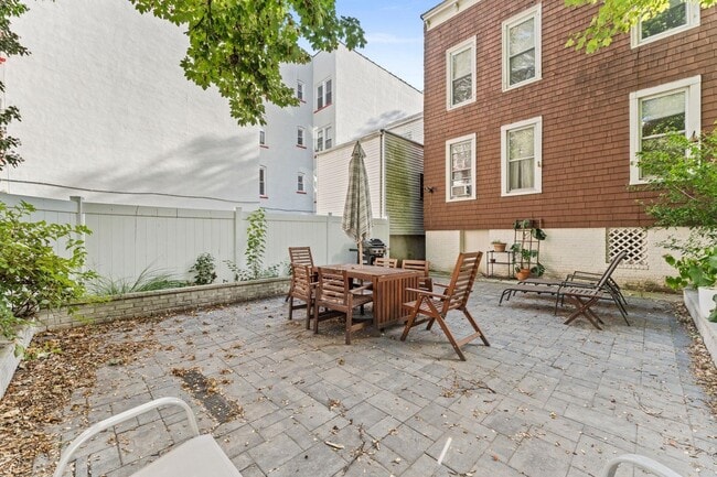 Building Photo - 44 BOORAEM Ave