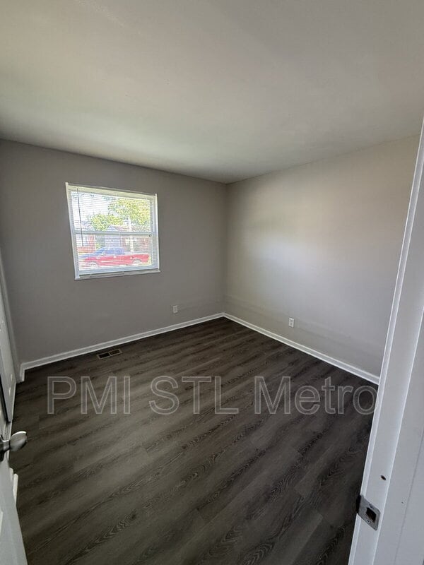 Building Photo - 10557 Castle Dr