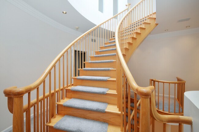 Building Photo - 26 E Division St