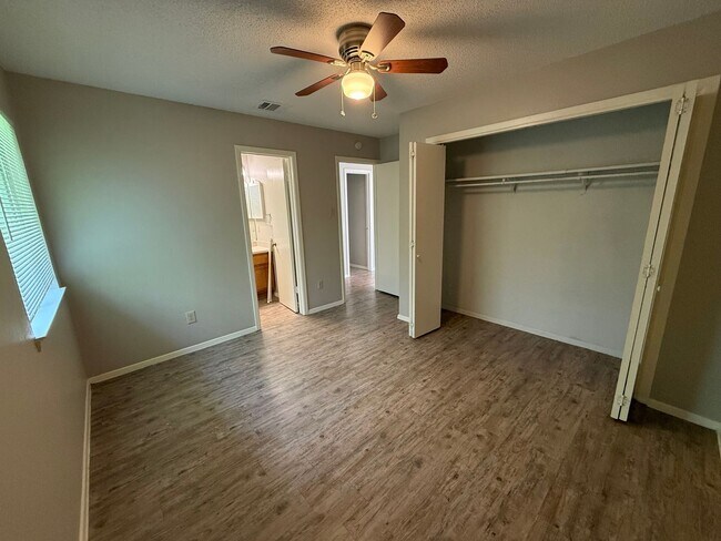 Building Photo - 510 Willowbend Cove