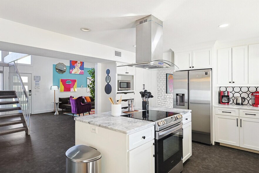 Building Photo - 313 Melorine Dr