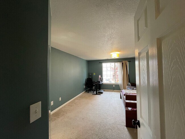 Building Photo - Charming Rock Creek 3 Bed 2.5 Bath - Centr...