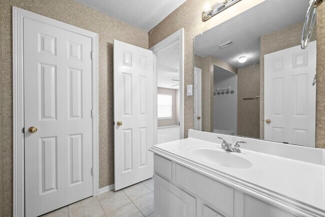 Building Photo - 5526 Darschelle Dr
