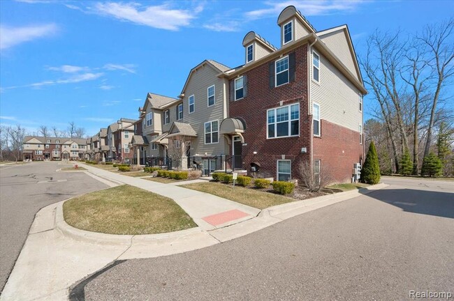 Building Photo - 2877 Hartwick Dr