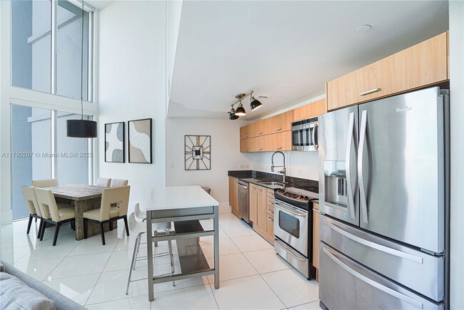 Building Photo - 350 S Miami Ave