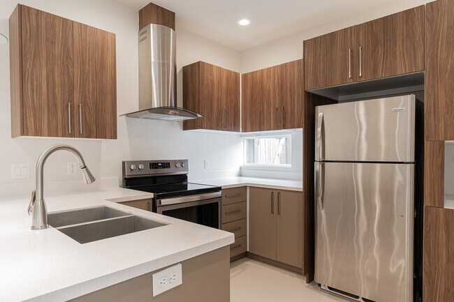 Building Photo - Beautiful 3 Bedroom Townhome in McAllen