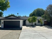 Building Photo - Orangevale 4 bedroom, 2 bath Ranch style h...