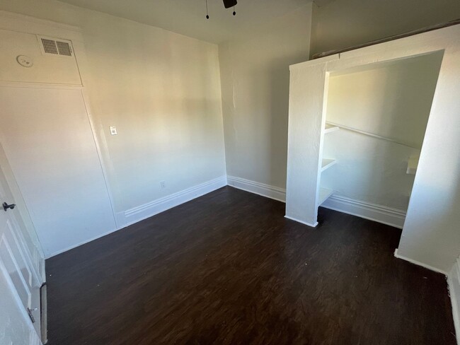 Building Photo - Spacious 2 bedroom Apartment for rent !