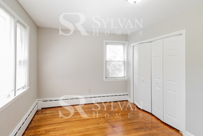 Building Photo - Remarkable Value. Unbeatable Location!