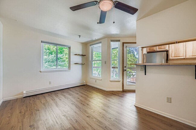 Building Photo - Stylish 1-Bedroom Condo in Prime Location! Available May 2nd!