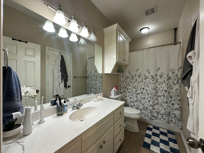 Building Photo - 221 Gurley Ln