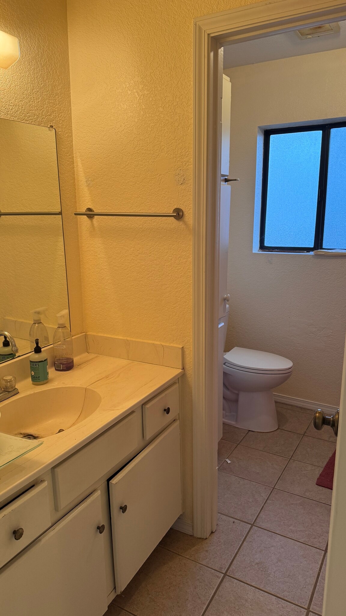 Building Photo - 160 Sugarloaf St