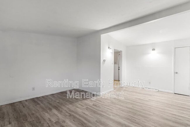 Building Photo - 801 Thomas Ave