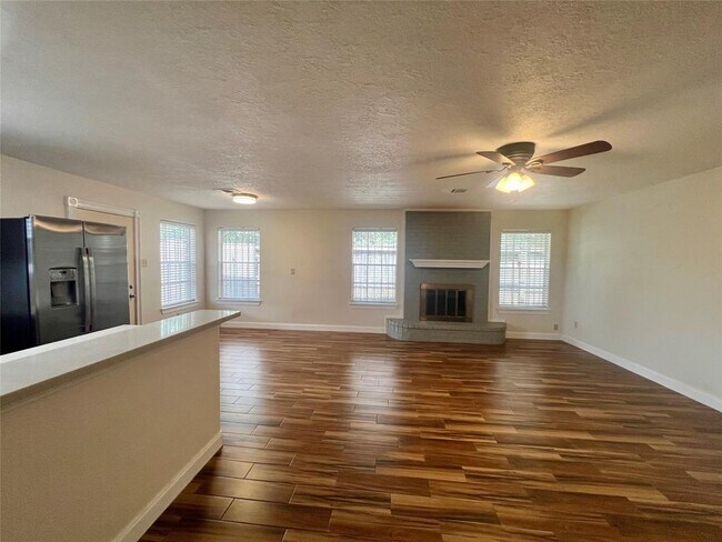 Building Photo - 10670 Norton Dr