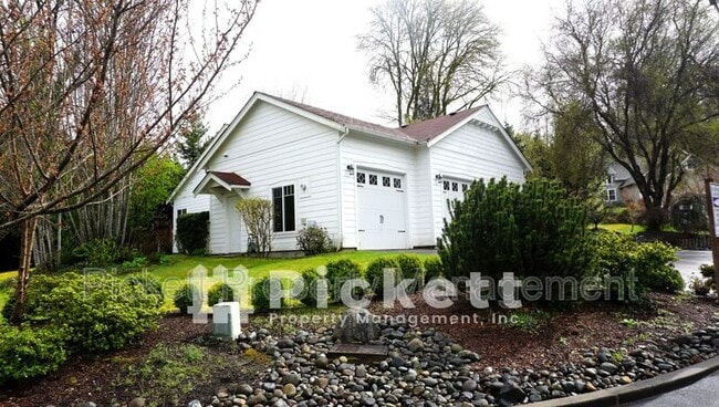 Building Photo - 1627 Lucero Pl E