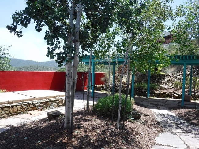 Building Photo - 74 N French Dr