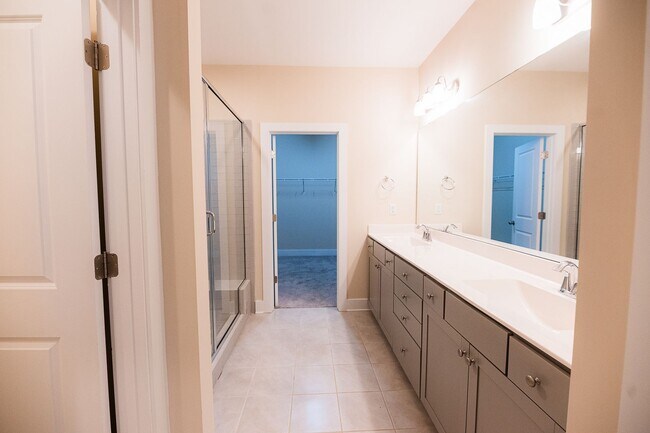 Building Photo - Beautiful 3Bed/2.5Bath Townhome located in Kernersville at Welden Village