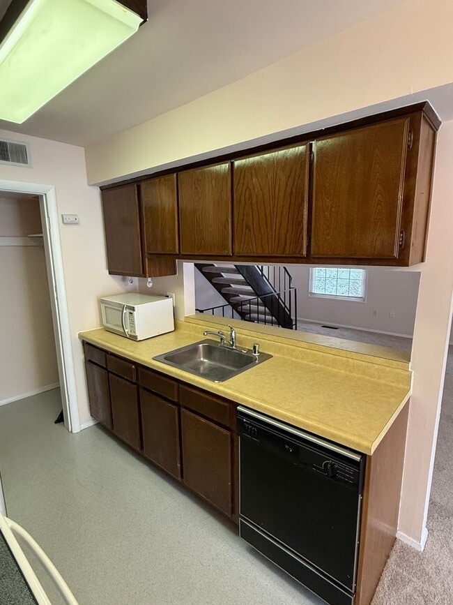 Building Photo - Move-In Ready 2-Bedroom End-Unit Townhouse Condo- Reisterstown, MD