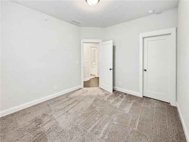 Building Photo - 300 Meadow Mill Way