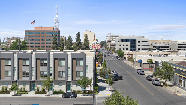 Building Photo - 17th Place Townhomes