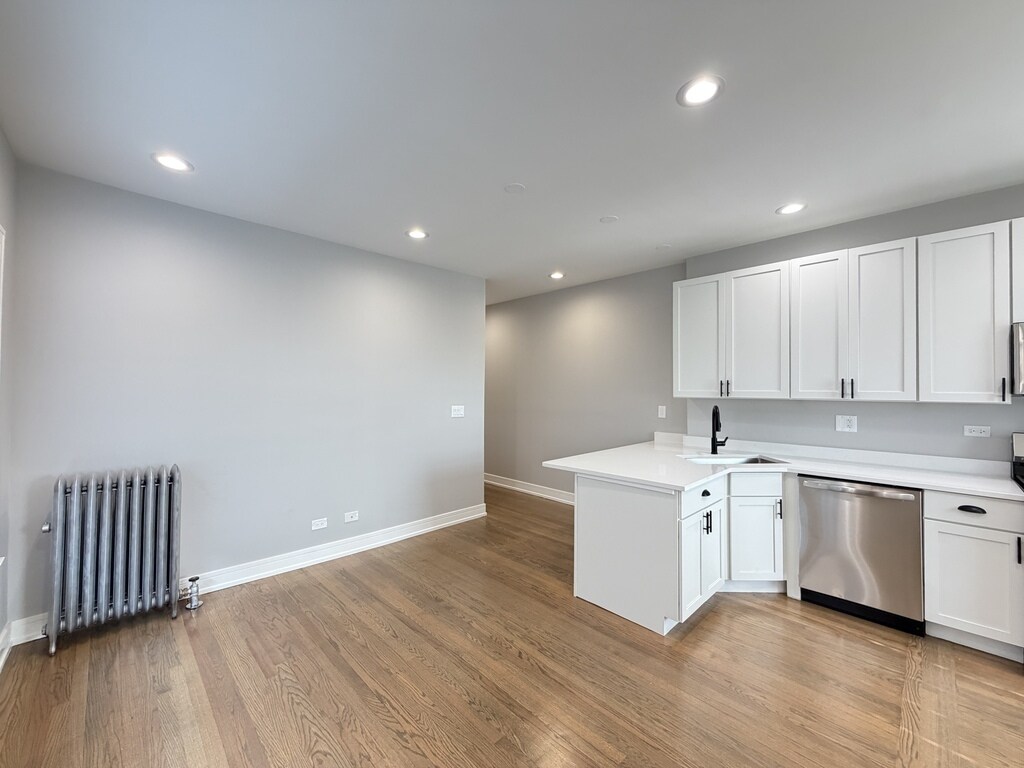 Building Photo - 5454 N Paulina St