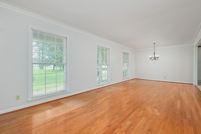 Building Photo - Beautiful Brick Ranch Home in Franklin