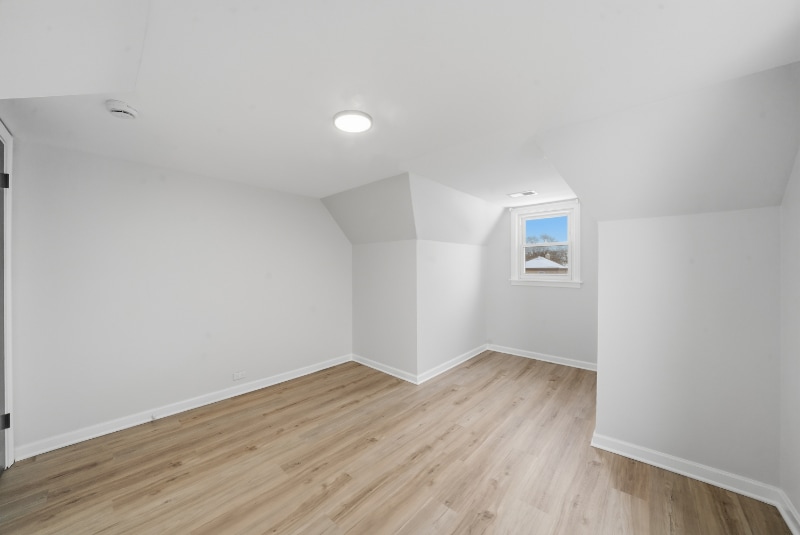 Building Photo - 6640 W Foster Ave