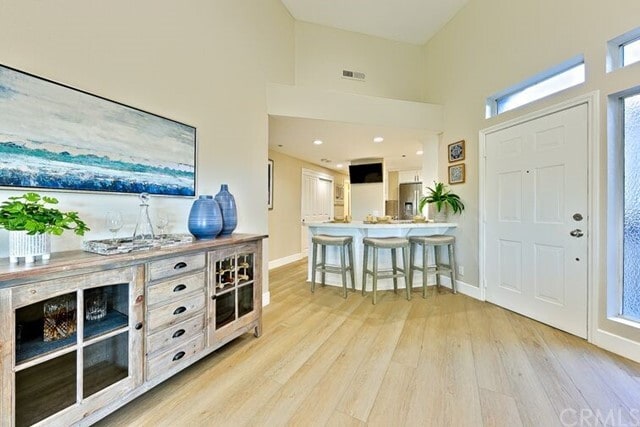 Building Photo - 420 Lake St