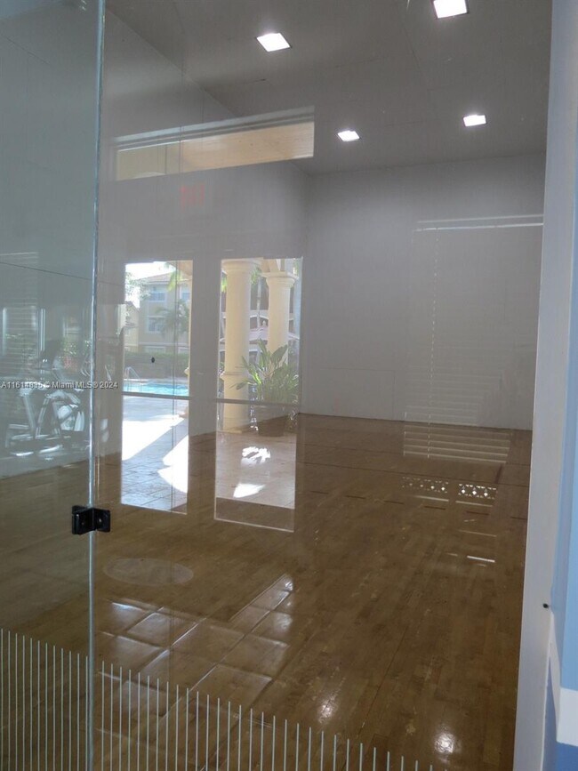 Building Photo - 140 SW 117th Ave