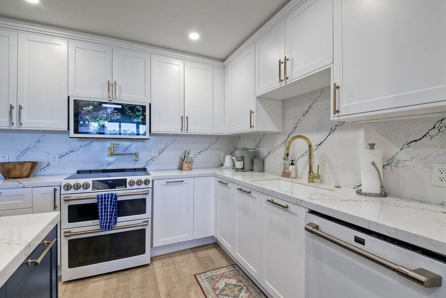 Building Photo - 916 Sealane Dr