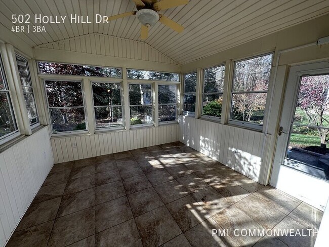 Building Photo - 502 Holly Hill Dr