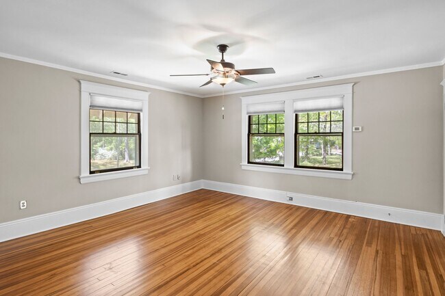 Building Photo - Historic Home in Wake Forest!