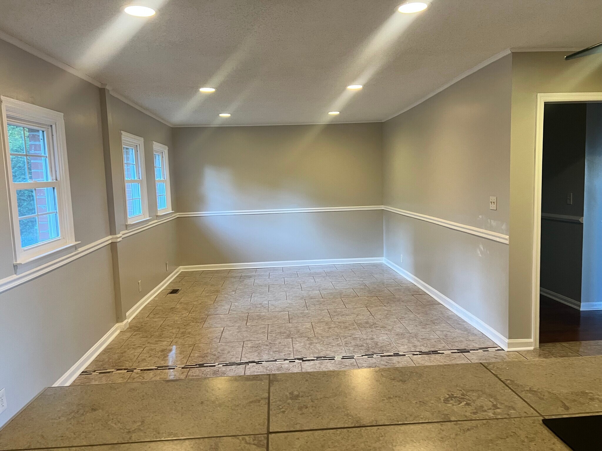 Building Photo - 333 Chapman Rd