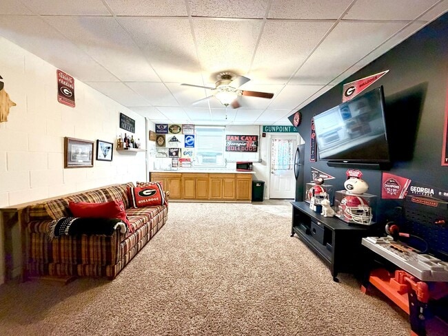 Building Photo - 320 Cottonwood Ct