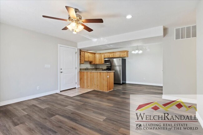 Building Photo - Stylish 3-Bed, 2-Bath Condo in the Heart o...