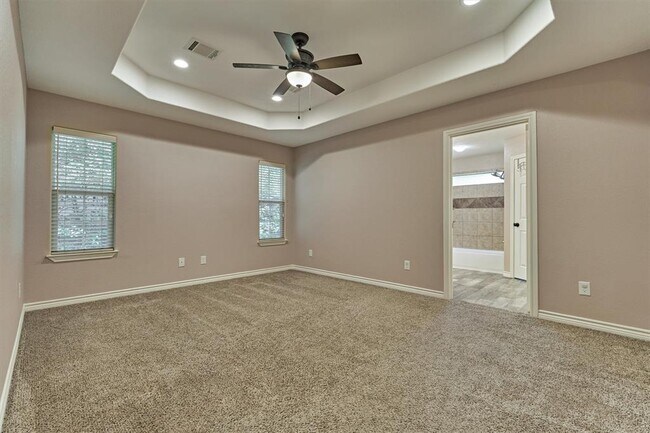 Building Photo - 10657 Royal Cavins Dr