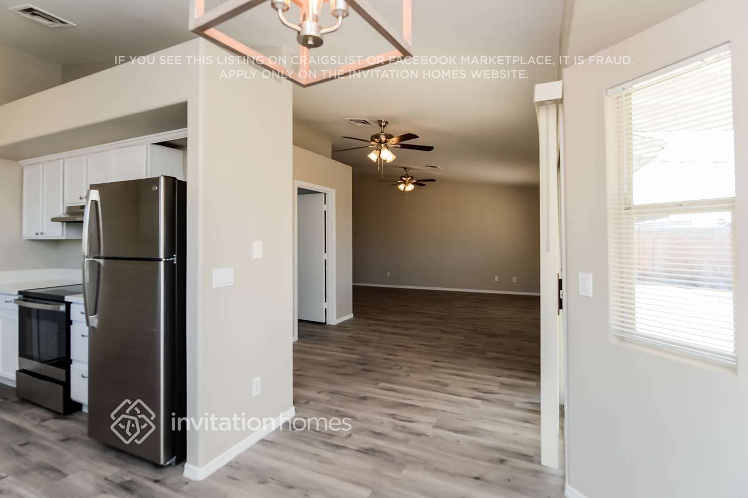 Building Photo - 491 E Mesquite Ave