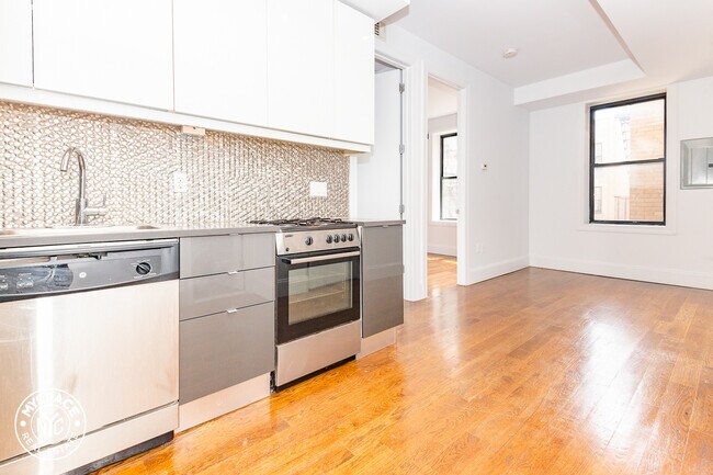 Building Photo - 1625 Putnam Ave
