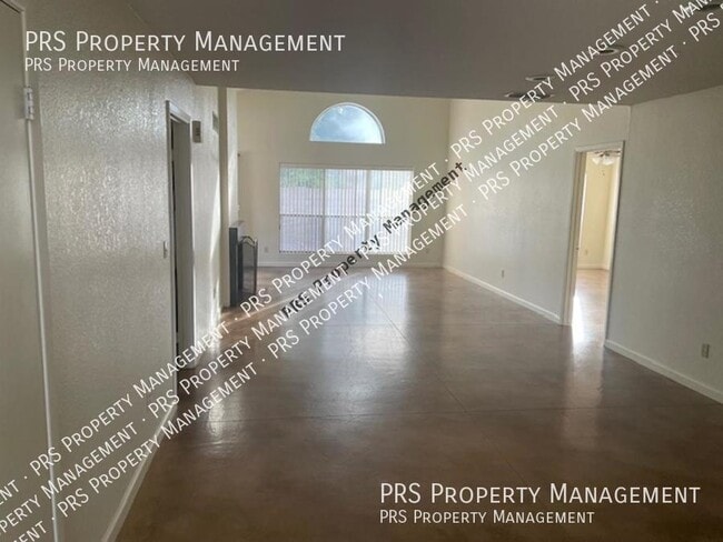 Building Photo - 1623 N Comanche Dr