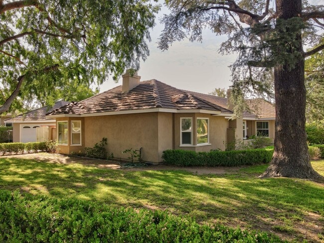 Building Photo - *** Gorgeous 4 bed 3 bath Single Family Ho...