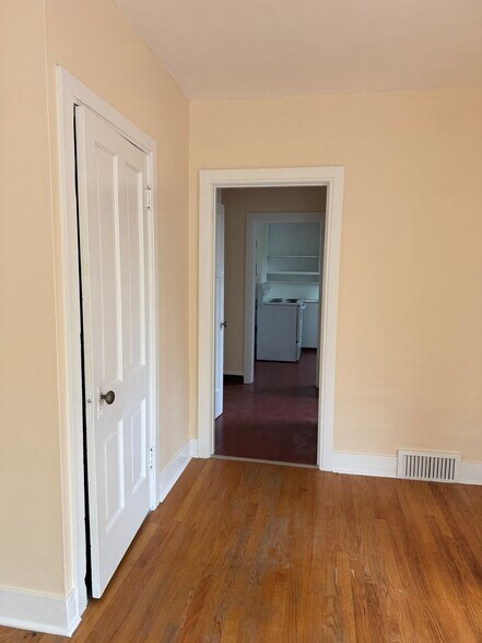 Building Photo - 725 Holter St