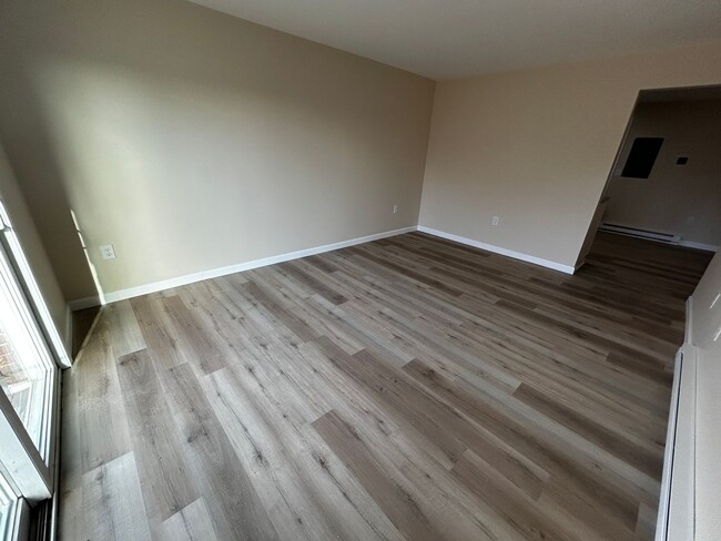 Building Photo - **FEBRUARY 2025 LEASING SPECIAL - $250 OFF...