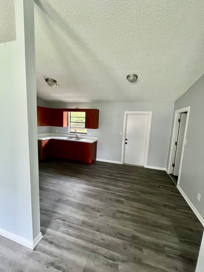 Building Photo - Beautiful 4BR/1.5BA Dade City Home NO APPL...
