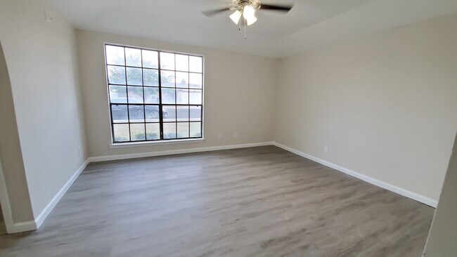 Building Photo - 2042 Magill St