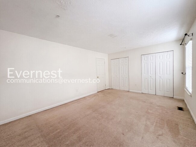 Building Photo - 3 Bed/2 Bath Townhome with Garage / Pet-Friendly / Vouchers Accepted / Available Now!