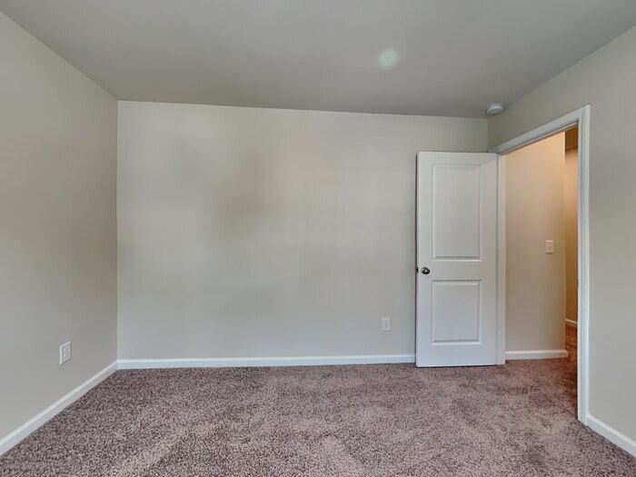 Building Photo - 421 Leaning Maple Wy