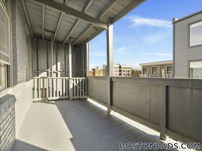 Building Photo - 131 Cottage St