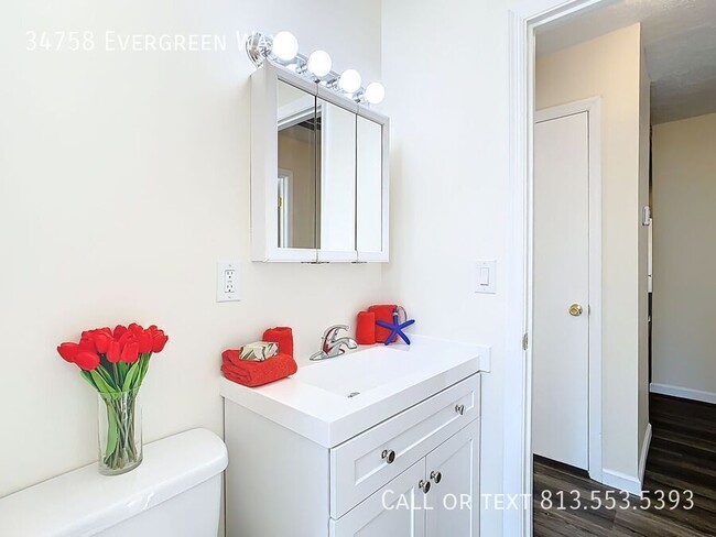 Building Photo - 34758 Evergreen Way