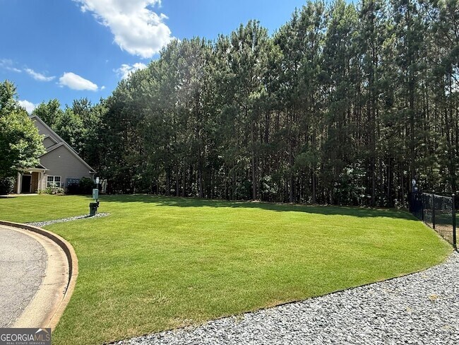 Building Photo - 207 Granite Way