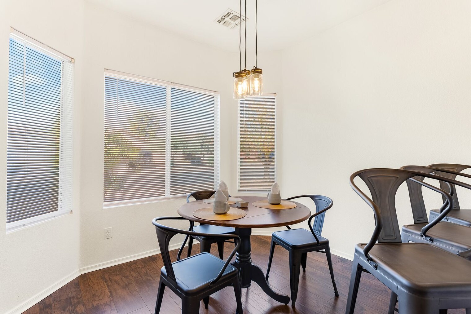 Building Photo - 7435 W Sonesta Dr